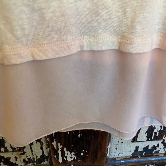 EUC super cute Banana Republic sheer bottom tank - Picture 4 of 7